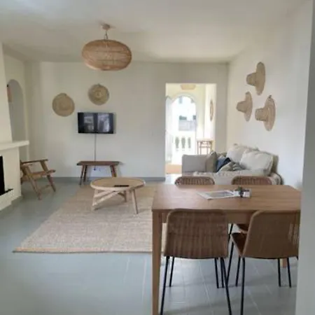 South Apartment *